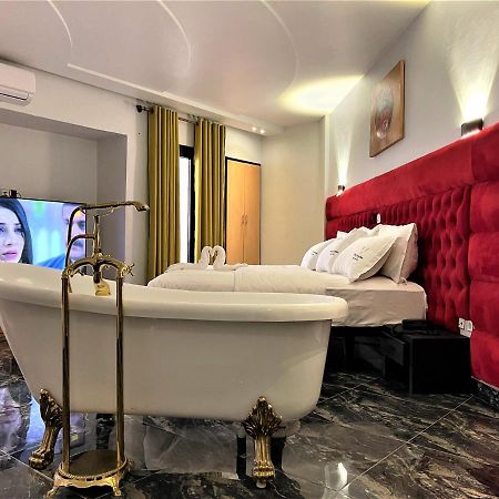 Hotel Vendome ดูอาลา ภายนอก รูปภาพ