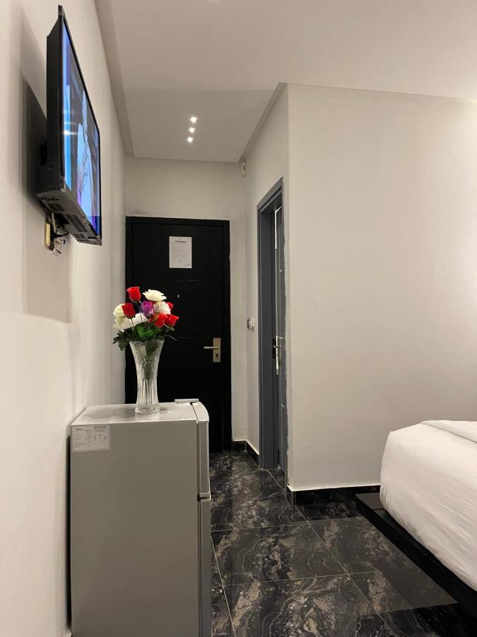 Hotel Vendome ดูอาลา ภายนอก รูปภาพ