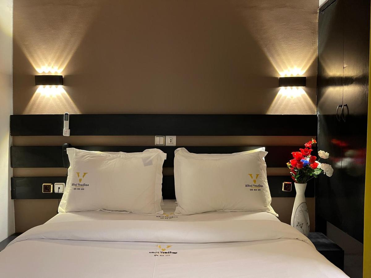 Hotel Vendome ดูอาลา ภายนอก รูปภาพ