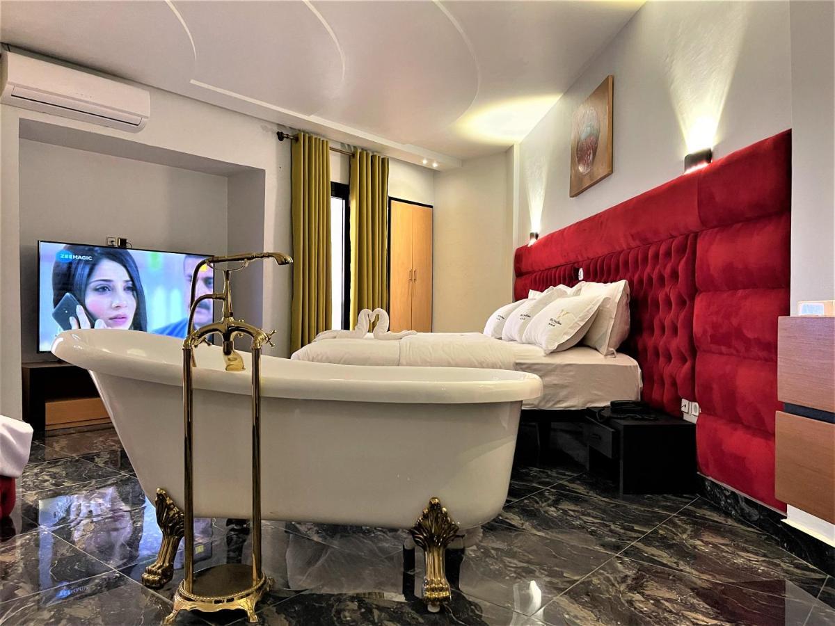 Hotel Vendome ดูอาลา ภายนอก รูปภาพ
