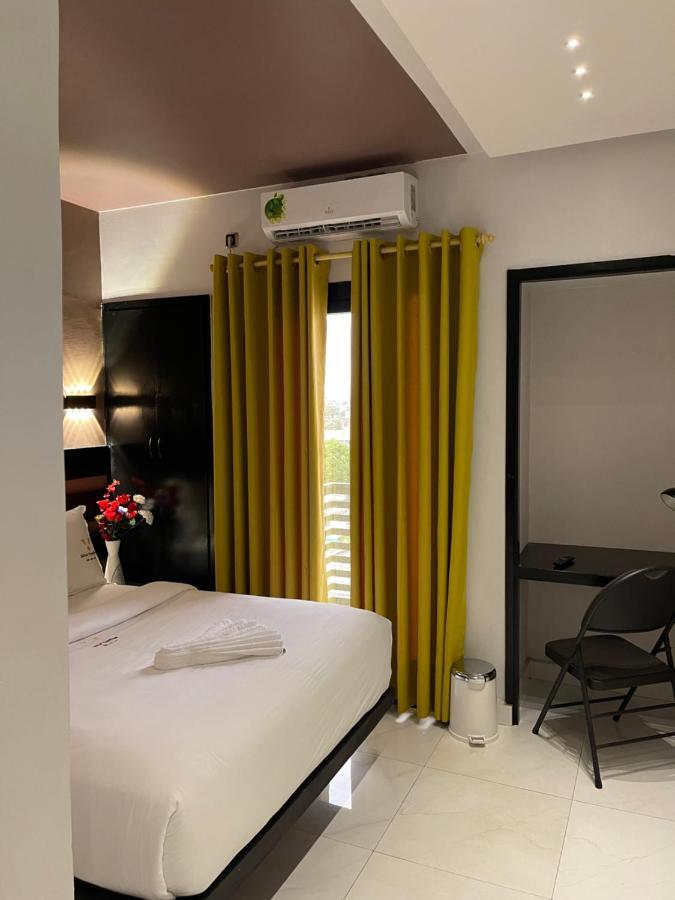 Hotel Vendome ดูอาลา ภายนอก รูปภาพ