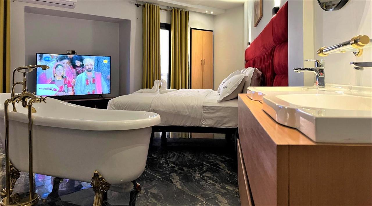 Hotel Vendome ดูอาลา ภายนอก รูปภาพ