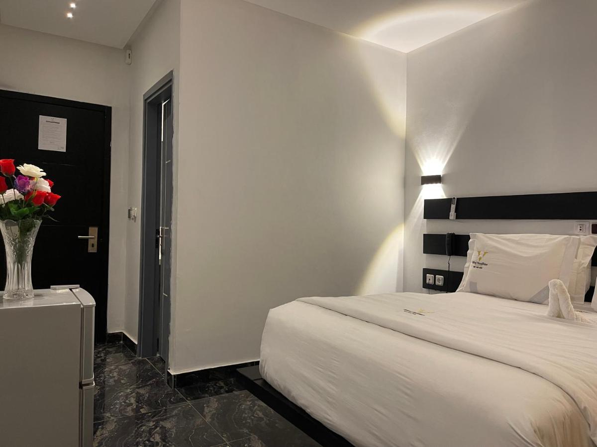 Hotel Vendome ดูอาลา ภายนอก รูปภาพ