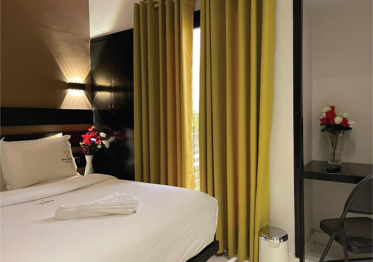 Hotel Vendome ดูอาลา ภายนอก รูปภาพ