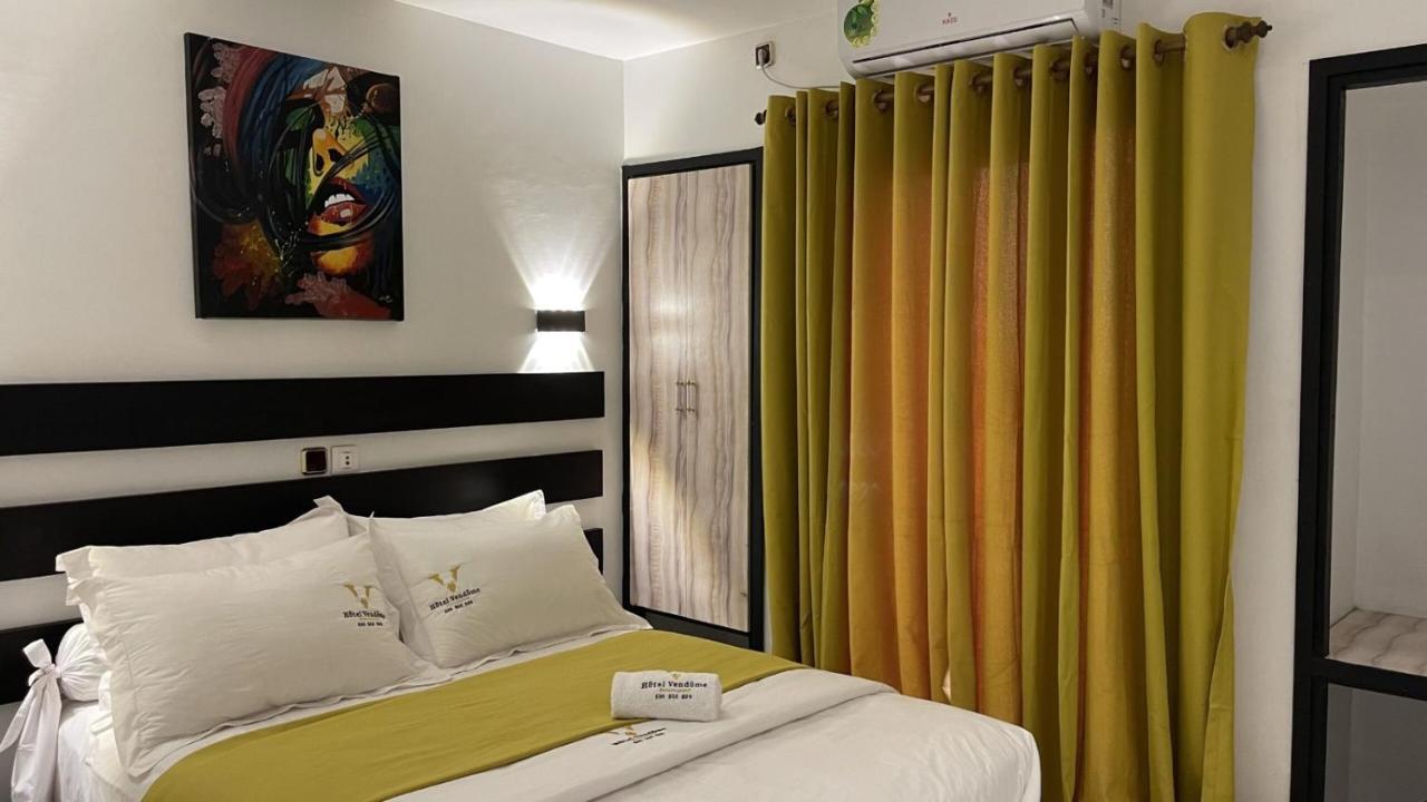 Hotel Vendome ดูอาลา ภายนอก รูปภาพ